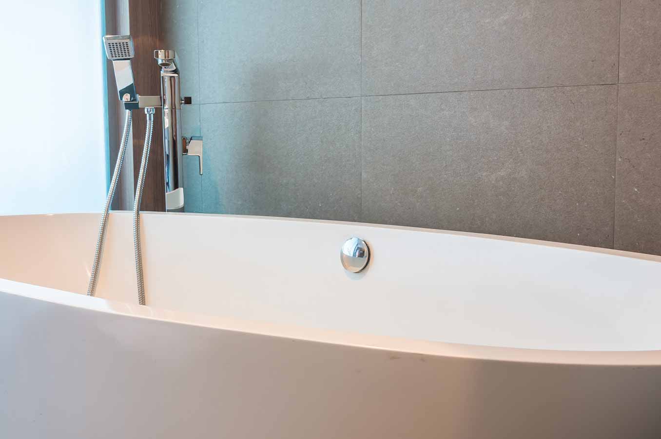Ducha o bañera: ¿qué elegir en una reforma para tu baño?